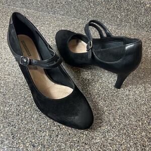 Clarks Collection Mary Jane Shoe Comfort Heel Womens 9M Black Suede Classic Pump